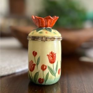 BOMBAY wax filled ceramic jar.